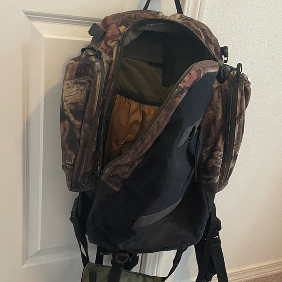 Cabela's Brown Camouflage Backpack - Picture 2 of 3